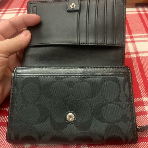 Coach Black and Gray Signature Wallet - Picture 4 of 9